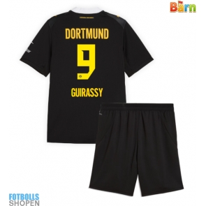 Billiga Borussia Dortmund Serhou Guirassy #9 Bortatröja Barn 2026-27 Kortärmad (+ Korta byxor)
